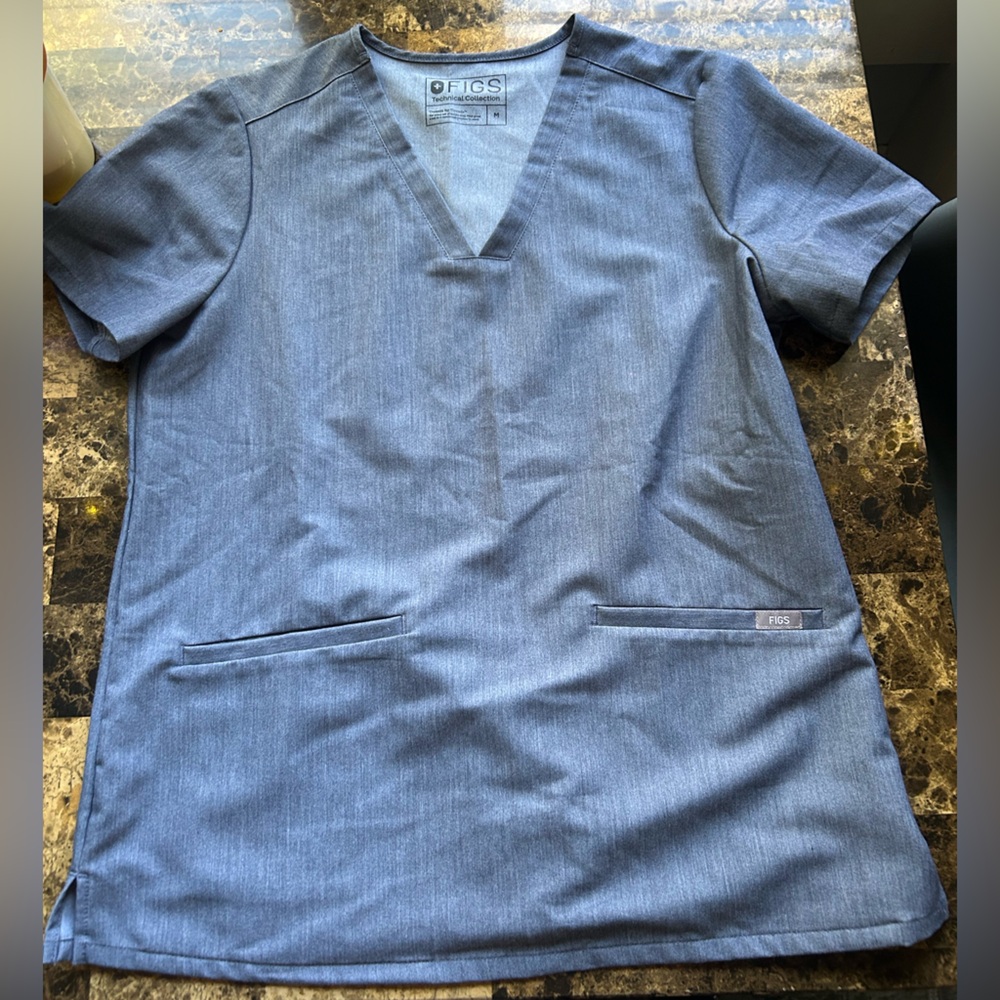 Figs scrub top